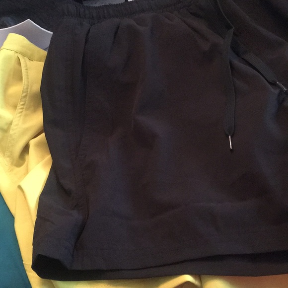 Black men’s lined swim shorts M